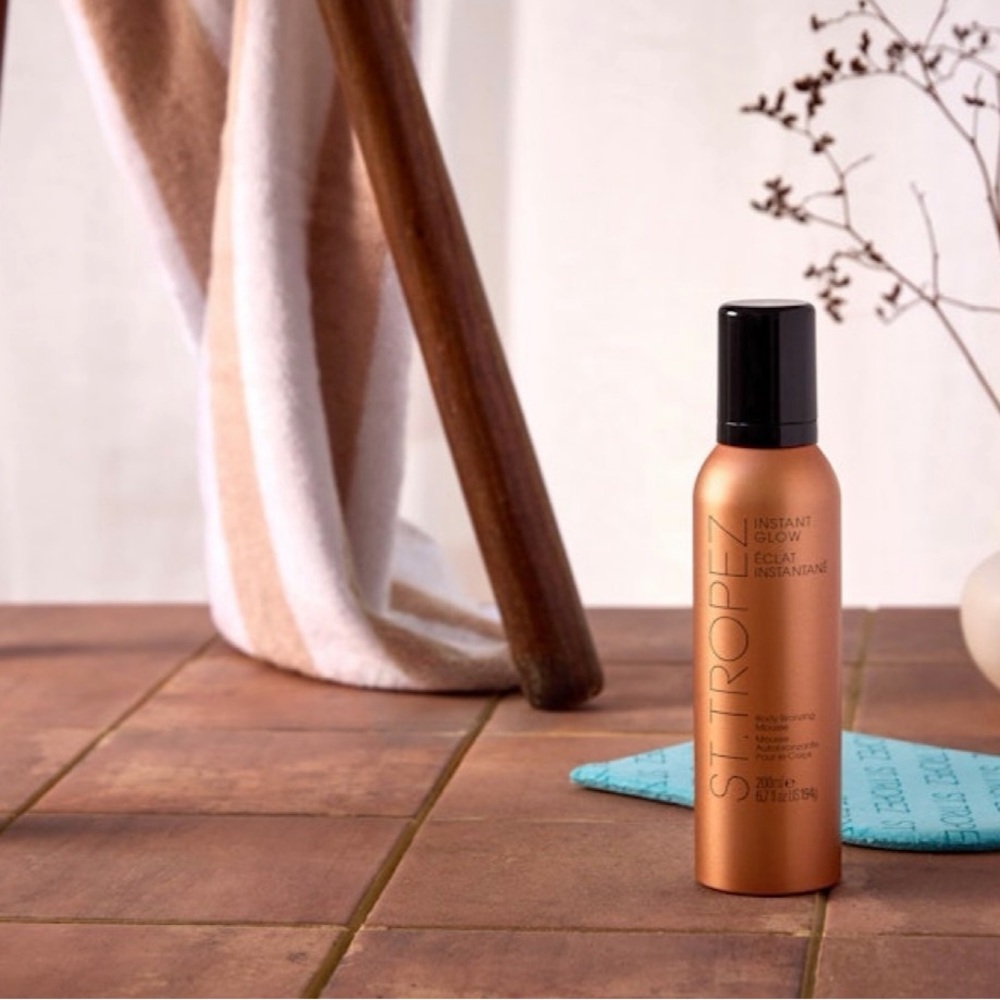 St Tropez Self Tan Mousse + Mitt Bundle Instant Glow Bronzing Set NEW - Picture 2 of 3